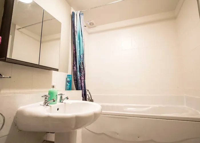 Montgomery - Crighton شقة