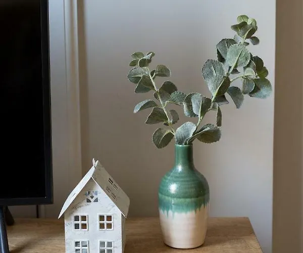 Daire Holyrood Park Centre Edinburgh