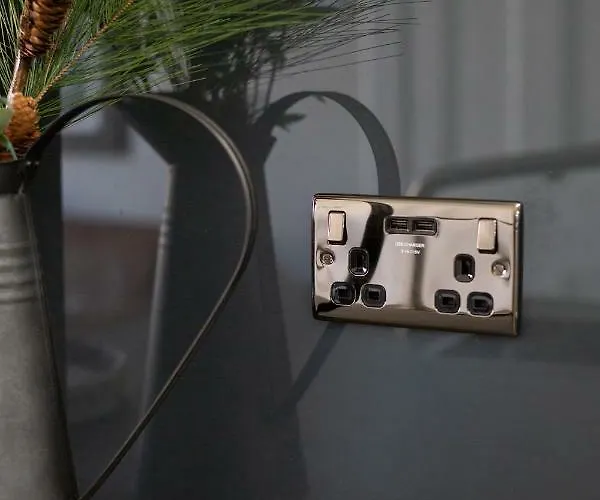 Daire Holyrood Park Centre *