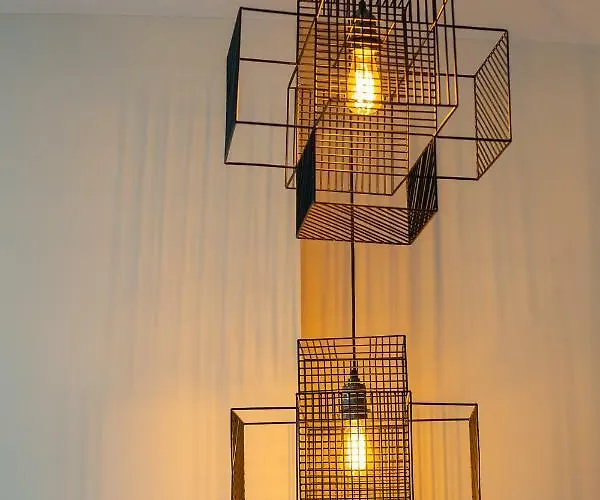 Daire Holyrood Park Centre *