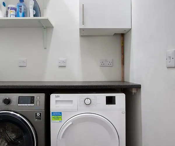 Holyrood Park Centre Daire Edinburgh