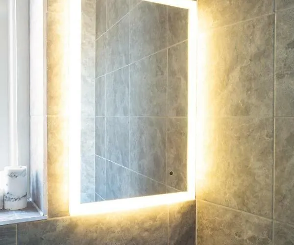 Holyrood Park Centre Daire Edinburgh