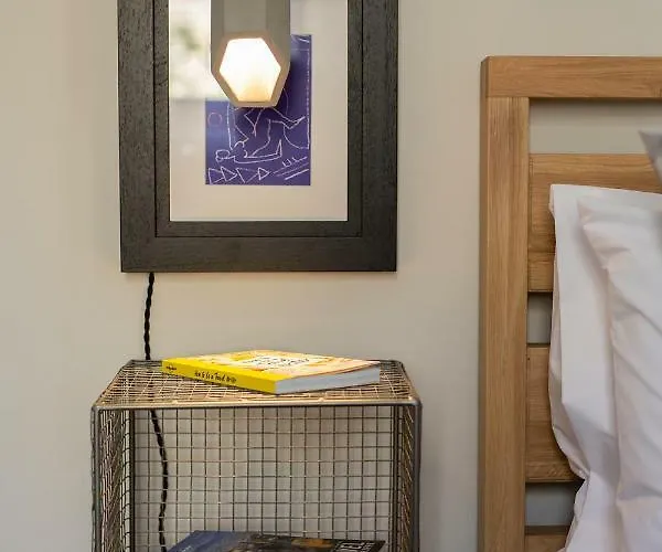 Holyrood Park Centre Daire Edinburgh