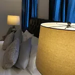 Queen Street Boutique מלון דירות