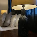 מלון דירות Queen Street Boutique 5*