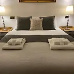 Aparthotel Royal Mile Balconies By The Castle 5*