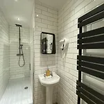 מלון דירות Queen Street Boutique 5*
