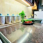 F2 Charming Centre Full Of Character * אדינבורו