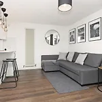 Joivy Contemporary Royal Mile With Balcony Apartmán *
