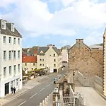 Joivy Contemporary Royal Mile With Balcony *