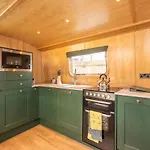 - Houseboats إدنبرة