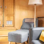 - Houseboats 4*