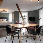 29 Queen Street Aparthotel