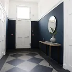 29 Queen Street Aparthotel