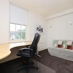 Joivy Spacious 2 Bed,2 Bath Flat, Free Parking And Rooftop Terrace דירה *