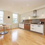 Joivy Spacious 2 Bed,2 Bath Flat, Free Parking And Rooftop Terrace דירה אדינבורו