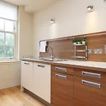 Joivy Spacious 2 Bed,2 Bath Flat, Free Parking And Rooftop Terrace