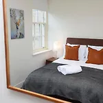 Joivy Spacious 2 Bed,2 Bath Flat, Free Parking And Rooftop Terrace דירה אדינבורו