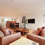 Joivy Spacious 2 Bed,2 Bath Flat, Free Parking And Rooftop Terrace * אדינבורו