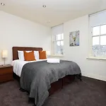 Joivy Spacious 2 Bed,2 Bath Flat, Free Parking And Rooftop Terrace אדינבורו