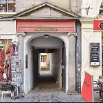 4 Royal Mile Flat Near Castle *