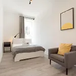 Modern & Bright 1 Bed For 4 Close To Centre!