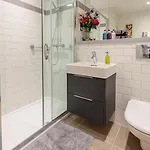 Castle View Luxury 1 Bed شقة *