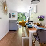 Castle View Luxury 1 Bed شقة *