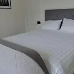 Castle Terrace 1 Bed Looking Onto Castle - Sleeps Upto 4