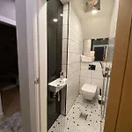 Lovely 3 Bed With Jacuzzi, Close To Airport, Driveway, Wifi