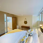 Appartamento 2 Bed 2 Bath With Private Parking Edimburgo