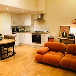 Appartamento 2 Bed 2 Bath With Private Parking Edimburgo