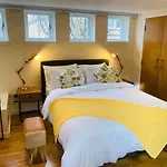 2 Bed 2 Bath With Private Parking * Edimburgo