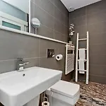 Appartamento Ultra Modern, West End Village, Refurbished Basement Appt Edimburgo