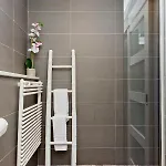 Ultra Modern, West End Village, Refurbished Basement Appt Appartamento