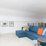 Deluxe Duplex With Garage *