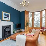 South Learmonth Gardens Apartment