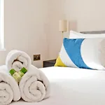 Newly Reno'd 2 Bed With Free Parking * Edinburgh