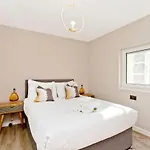 Newly Reno'd 2 Bed With Free Parking Apartment *