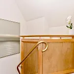 Apartment Newly Reno'd 2 Bed With Free Parking
