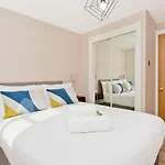 Newly Reno'd 2 Bed With Free Parking Daire *