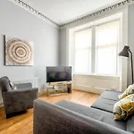 Modern Sleeps 6 إدنبرة