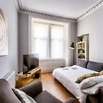 شقة Modern Sleeps 6 *