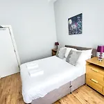 Appartamento Modern Sleeps 6 *