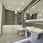 Elite 3 Bed New Town With Private Walled Garden Lejlighed *