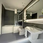 Elite 3 Bed New Town With Private Walled Garden