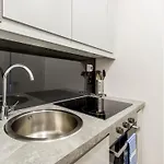 Modern Studio Next To Castle Daire Edinburgh