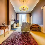 Hébergement de vacances Beautiful Centre Georgian 4 Bed Townhouse With Private Garden *