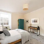 Lovely 3 Bed In *