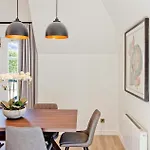 Newly Reno'd 2 Bed With Free Parking Daire *